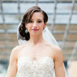 bridal hairstyle chignon to the side and veil